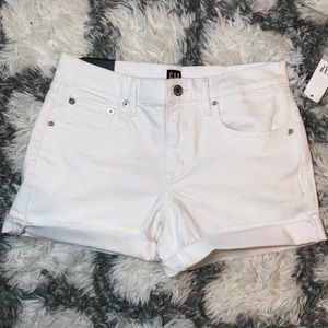 GAP stretch | mid-rise shorts